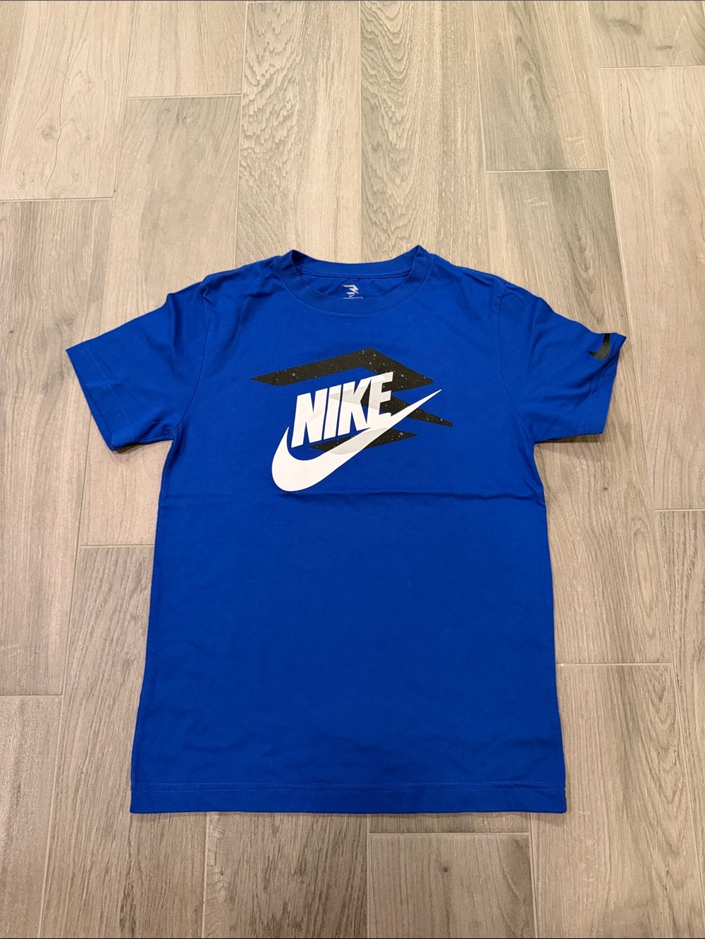 Nike Boys Royal Blue Short Sleeve Tee Size L
